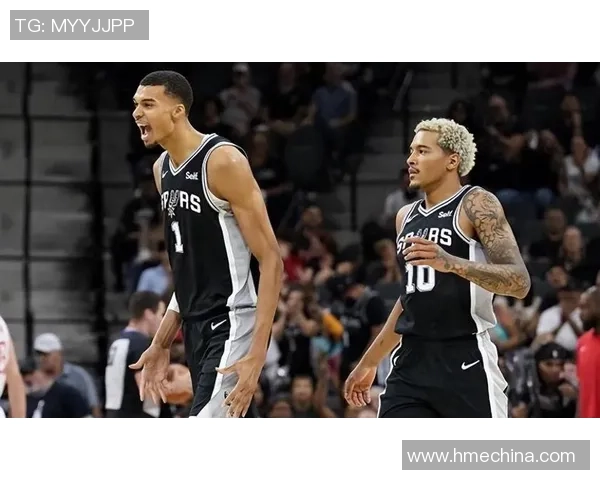 火箭与马刺激战回顾NBA精彩录像重温与分析